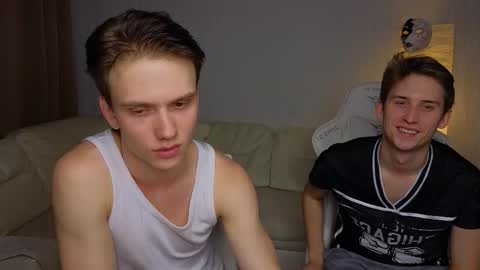 Snapshot of pupsenish chatting on 09-29-25, 01:49 Jesse online show from 09-29-25, 01:49