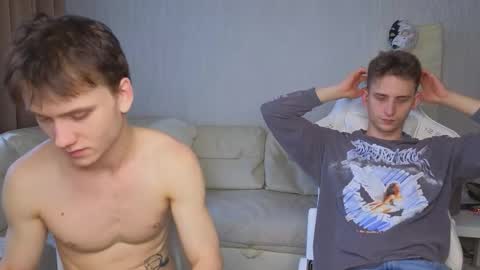 Snapshot of pupsenish chatting on 10-11-25, 04:44 Jesse online show from 10-11-25, 04:44