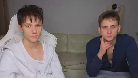 Snapshot of pupsenish chatting on 10-19-25, 02:18 Jesse online show from 10-19-25, 02:18