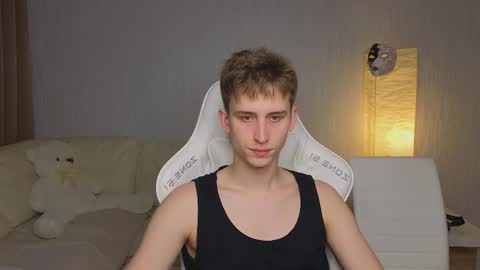 Snapshot of pupsenish chatting on 10-25-25, 04:53 Jesse online show from 10-25-25, 04:53