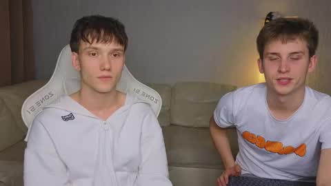 Snapshot of pupsenish chatting on 11-14-25, 03:49 Jesse online show from 11-14-25, 03:49