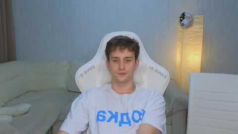 Snapshot of pupsenish chatting on 11-15-25, 04:21 Jesse online show from 11-15-25, 04:21