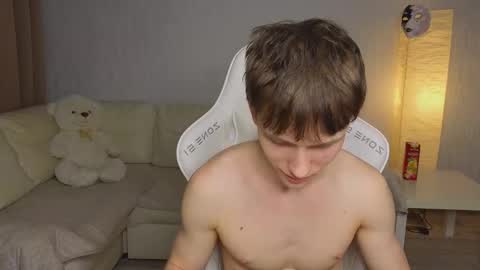 Snapshot of pupsenish chatting on 11-25-25, 01:22 Jesse online show from 11-25-25, 01:22