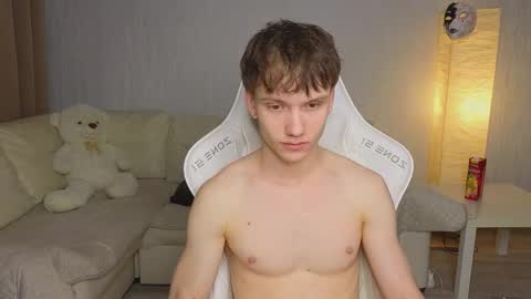 Snapshot of pupsenish chatting on 11-26-25, 04:13 Jesse online show from 11-26-25, 04:13