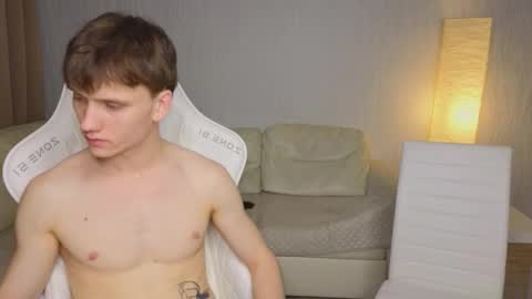 Snapshot of pupsenish chatting on 11-28-25, 01:58 Jesse online show from 11-28-25, 01:58