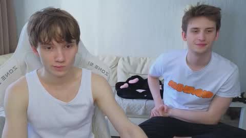 Snapshot of pupsenish chatting on 01-16-26, 08:51 Jesse online show from 01-16-26, 08:51