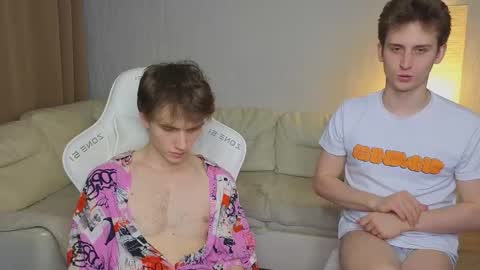 Snapshot of pupsenish chatting on 01-17-26, 03:28 Jesse online show from 01-17-26, 03:28