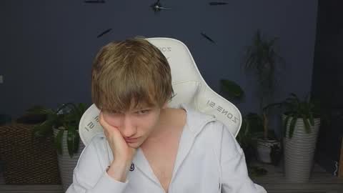 Snapshot of pupsenish chatting on 03-19-26, 04:00 Jesse online show from 03-19-26, 04:00