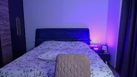 Julia online show from 04-25-26, 06:05