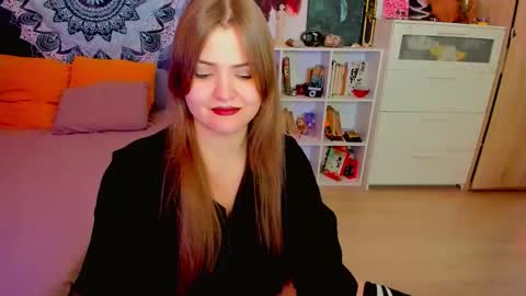 Miss Hanna online show from 11-30-25, 05:06