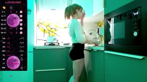 Alicia online show from 12-15-25, 02:21