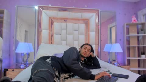 Snapshot of puretemptation_ chatting on 06-05-26, 07:41 Experienced guys online show from 06-05-26, 07:41