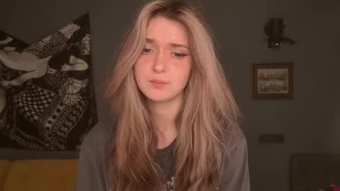 Bella online show from 04-25-26, 01:41