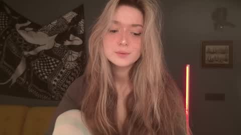 Bella online show from 04-26-26, 02:04