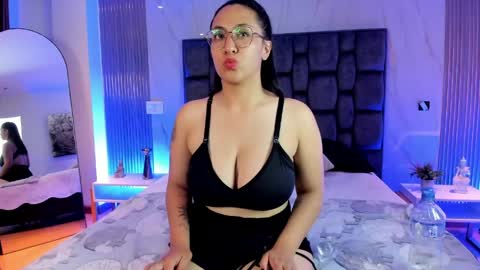 Snapshot of purpleheart_fg chatting on 05-27-26, 01:57 Karol online show from 05-27-26, 01:57