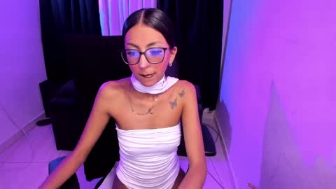 Snapshot of purplemegan chatting on 05-26-26, 01:56 MEGANNNN online show from 05-26-26, 01:56