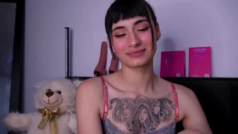 Snapshot of purplesnake_ chatting on 03-13-26, 08:37 Alynn online show from 03-13-26, 08:37