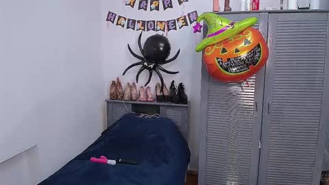 Snapshot of purrrfectmiko chatting on 10-27-25, 06:01 Miko online show from 10-27-25, 06:01