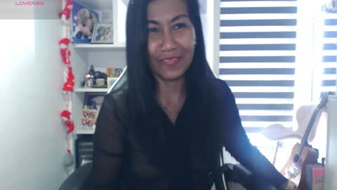 Snapshot of pussycash chatting on 12-18-24, 02:10  POCCA online show from 12-18-24, 02:10