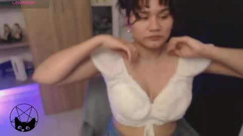 Mari online show from 04-27-26, 01:58