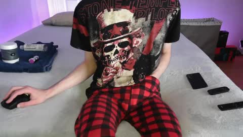 Snapshot of pussylover2182 chatting on 12-22-24, 07:44 pussylover2182 online show from 12-22-24, 07:44