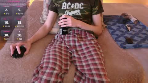 Snapshot of pussylover2182 chatting on 12-31-24, 06:05 pussylover2182 online show from 12-31-24, 06:05