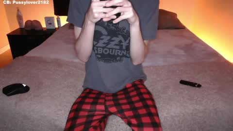 Snapshot of pussylover2182 chatting on 10-04-25, 03:15 pussylover2182 online show from 10-04-25, 03:15