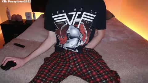 Snapshot of pussylover2182 chatting on 10-06-25, 02:53 pussylover2182 online show from 10-06-25, 02:53