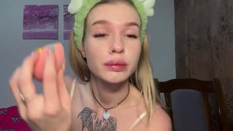 Lina online show from 09-21-25, 04:19