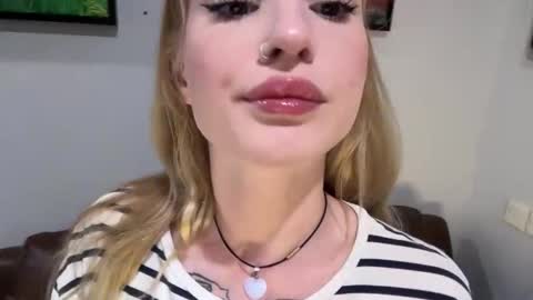 Lina online show from 03-08-26, 01:59