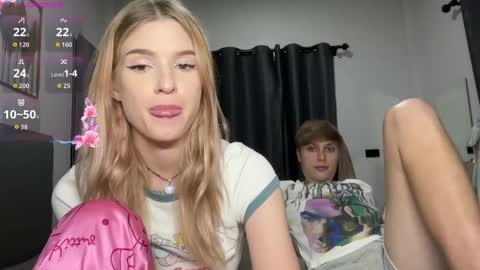 Snapshot of pussymoneywet chatting on 05-21-26, 09:33 Lina online show from 05-21-26, 09:33