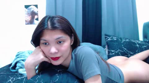 Snapshot of pussywetandwild chatting on 11-17-25, 10:43 LHARA online show from 11-17-25, 10:43