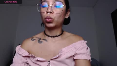 Snapshot of putakusan chatting on 09-12-25, 03:50 Izumi online show from 09-12-25, 03:50