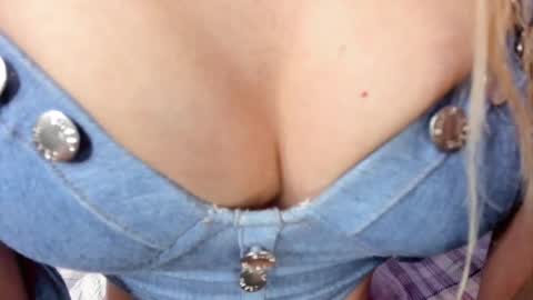 Snapshot of putinna chatting on 02-12-25, 10:59 Pau Manchita online show from 02-12-25, 10:59