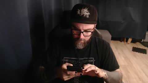 Snapshot of pyroxen chatting on 10-04-25, 08:07 Yog Sothoth online show from 10-04-25, 08:07