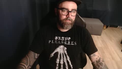 Snapshot of pyroxen chatting on 10-08-25, 08:50 Yog Sothoth online show from 10-08-25, 08:50