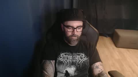 Snapshot of pyroxen chatting on 10-10-25, 08:19 Yog Sothoth online show from 10-10-25, 08:19