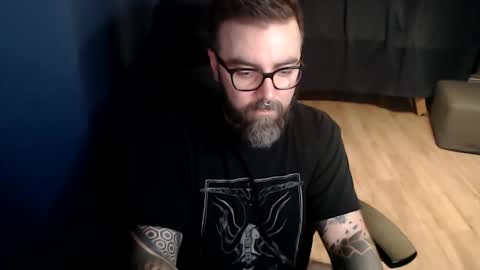 Snapshot of pyroxen chatting on 10-18-25, 09:15 Yog Sothoth online show from 10-18-25, 09:15