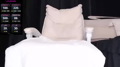 Snapshot of qianqian_ chatting on 10-08-25, 10:02 qianqian_ online show from 10-08-25, 10:02