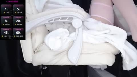 Snapshot of qianqian_ chatting on 10-30-25, 09:44 qianqian_ online show from 10-30-25, 09:44