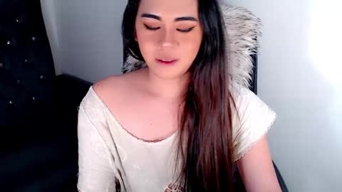 qt_luna18 online show from 12-18-24, 02:28