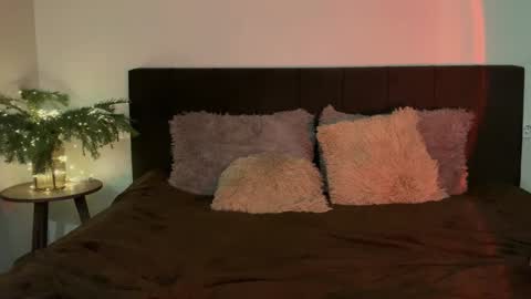 Snapshot of qt_nymph chatting on 12-30-24, 02:53 Ariel online show from 12-30-24, 02:53