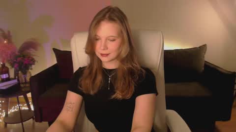 Snapshot of qt_nymph chatting on 02-24-25, 07:19 Ariel online show from 02-24-25, 07:19