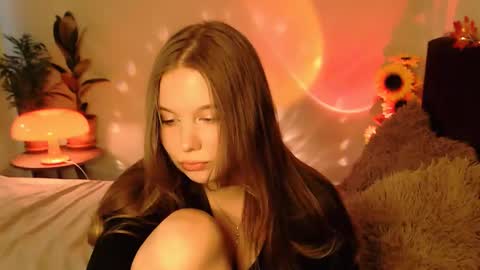 Snapshot of qt_nymph chatting on 10-31-25, 01:01 Ariel online show from 10-31-25, 01:01