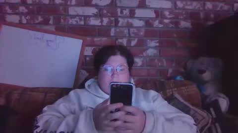 Snapshot of qtbisuccubi chatting on 12-17-25, 09:43 Br4tty Bunny online show from 12-17-25, 09:43