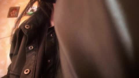 Snapshot of qtxwrm31 chatting on 02-21-25, 12:28 L online show from 02-21-25, 12:28