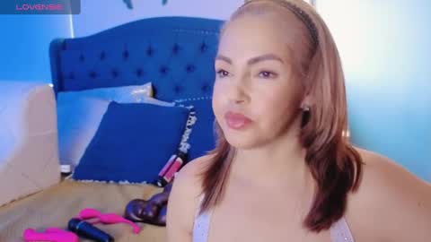 Queen And King online show from 02-11-25, 04:02