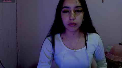 Snapshot of quee_tiana chatting on 09-10-25, 04:23 your princess online show from 09-10-25, 04:23