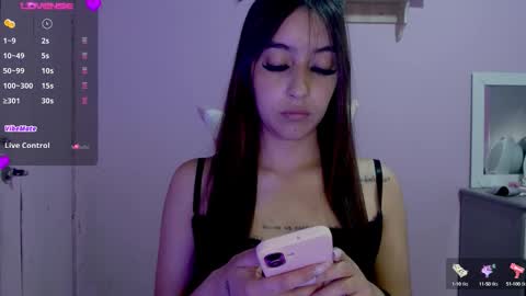 Snapshot of quee_tiana chatting on 09-18-25, 04:03 your princess online show from 09-18-25, 04:03