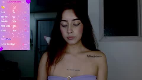 Snapshot of quee_tiana chatting on 10-31-25, 12:33 your princess online show from 10-31-25, 12:33